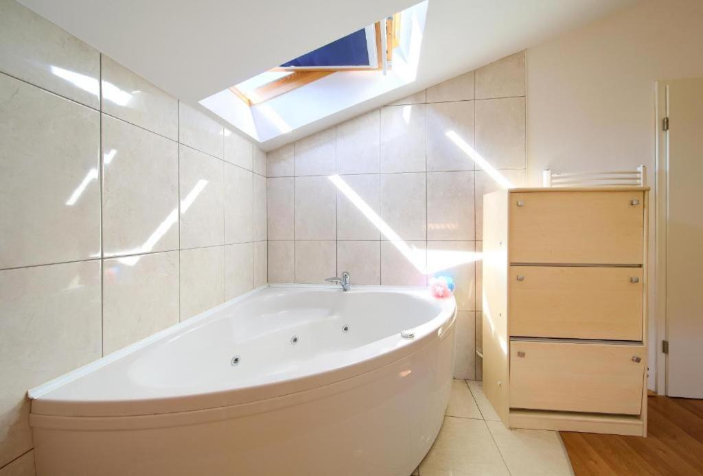 Luxury Apartments Vanessa, Нивице Экстерьер фото